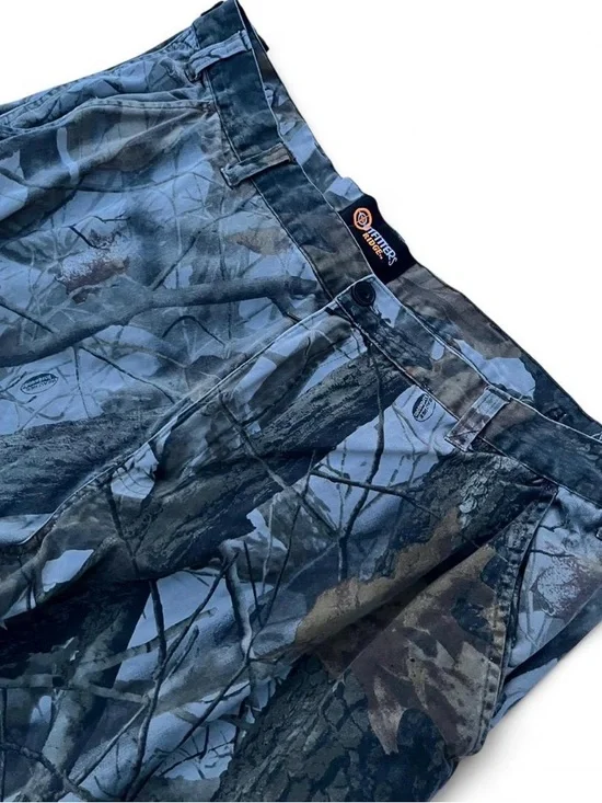 Realtree Men's Blue Gray Camo Cargo Pants - Picture 5 of 8